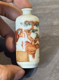 Nine various Chinese porcelain snuff bottles, Yongzheng and Tongzhi mark, 19/20th C.