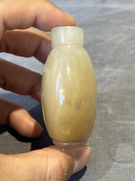 Five Chinese agate snuff bottles, 19/20th C.