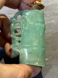 Eight Chinese jade, glass, agate and smoky quartz snuff bottles, 19/20th C.