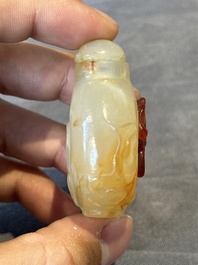 Five Chinese agate snuff bottles, 19/20th C.