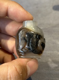 Seven Chinese smoky quartz, agate and hardstone snuff bottles, 19/20th C.