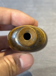 Six Chinese hardstone and agate snuff bottles, 19/20th C.