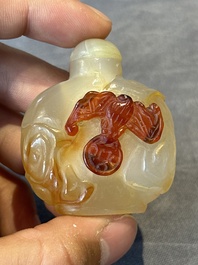 Five Chinese agate snuff bottles, 19/20th C.