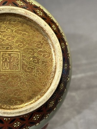 A rare Japanese Kutani vase, Kutani Kozan 九谷光山 mark, Meiji, 19th C.