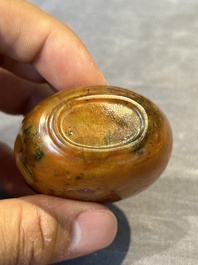 Five Chinese agate snuff bottles, 19/20th C.