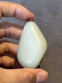 Nine Chinese jade and agate snuff bottles, 19/20th C.