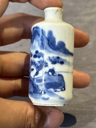 Nine various Chinese porcelain snuff bottles, Yongzheng and Tongzhi mark, 19/20th C.