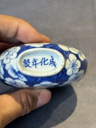A large Chinese blue and white 'prunus on cracked ice' snuff bottle, Chenghua mark, 18/19th C.