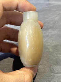 Five Chinese agate snuff bottles, 19/20th C.