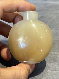Five Chinese agate snuff bottles, 19/20th C.