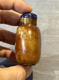 Five Chinese agate snuff bottles, 19/20th C.