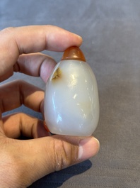 Nine Chinese jade and agate snuff bottles, 19/20th C.