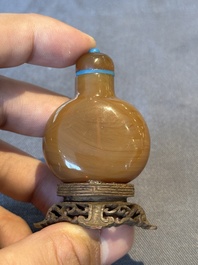 Nine Chinese jade and agate snuff bottles, 19/20th C.
