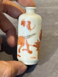Nine various Chinese porcelain snuff bottles, Yongzheng and Tongzhi mark, 19/20th C.