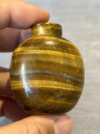 Six Chinese hardstone and agate snuff bottles, 19/20th C.