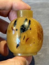 Five Chinese agate snuff bottles, 19/20th C.