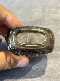 Seven Chinese smoky quartz, agate and hardstone snuff bottles, 19/20th C.