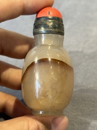Five Chinese agate snuff bottles, 19/20th C.