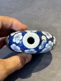 A large Chinese blue and white 'prunus on cracked ice' snuff bottle, Chenghua mark, 18/19th C.