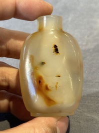 Five Chinese agate snuff bottles, 19/20th C.