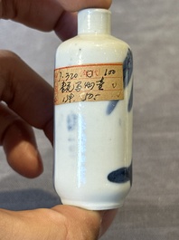 Nine various Chinese porcelain snuff bottles, Yongzheng and Tongzhi mark, 19/20th C.
