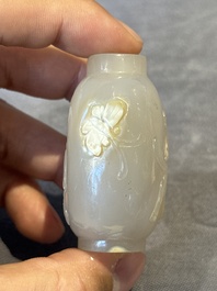 Five Chinese agate snuff bottles, 19/20th C.