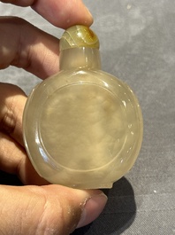 Seven various Chinese jade, agate and glass snuff bottles, 19/20th C.