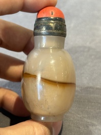 Five Chinese agate snuff bottles, 19/20th C.