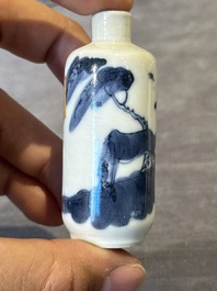 Nine various Chinese porcelain snuff bottles, Yongzheng and Tongzhi mark, 19/20th C.