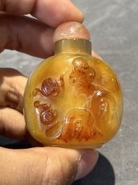 Seven various Chinese jade, agate and glass snuff bottles, 19/20th C.