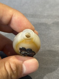 Five Chinese agate snuff bottles, 19/20th C.