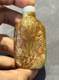 Seven various Chinese jade, agate and glass snuff bottles, 19/20th C.