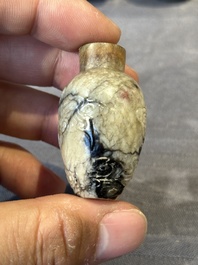 Seven Chinese smoky quartz, agate and hardstone snuff bottles, 19/20th C.