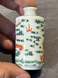 Nine various Chinese porcelain snuff bottles, Yongzheng and Tongzhi mark, 19/20th C.
