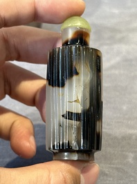 Seven Chinese smoky quartz, agate and hardstone snuff bottles, 19/20th C.