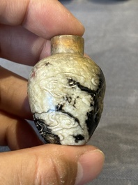 Seven Chinese smoky quartz, agate and hardstone snuff bottles, 19/20th C.