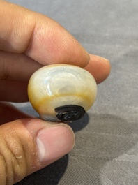 Five Chinese agate snuff bottles, 19/20th C.