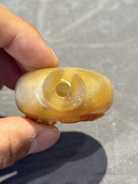 Seven various Chinese jade, agate and glass snuff bottles, 19/20th C.