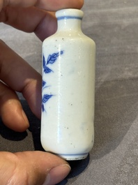 Nine various Chinese porcelain snuff bottles, Yongzheng and Tongzhi mark, 19/20th C.