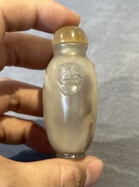Five Chinese agate snuff bottles, 19/20th C.