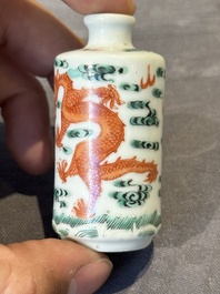 Nine various Chinese porcelain snuff bottles, Yongzheng and Tongzhi mark, 19/20th C.