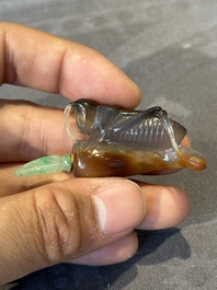 Eight Chinese jade, glass, agate and smoky quartz snuff bottles, 19/20th C.