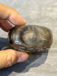 Seven Chinese smoky quartz, agate and hardstone snuff bottles, 19/20th C.