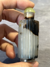 Seven Chinese smoky quartz, agate and hardstone snuff bottles, 19/20th C.