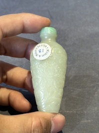 Two Chinese jade snuff bottles, 18/19th C.