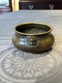 A Chinese bronze censer with lion handles, Xuande mark, 17/18th C.