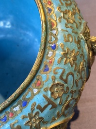 A Chinese gilt and champlev&eacute; enamelled bronze bowl with Buddhas in relief, 19/20th C.