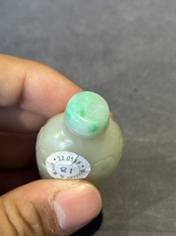 Two Chinese jade snuff bottles, 18/19th C.