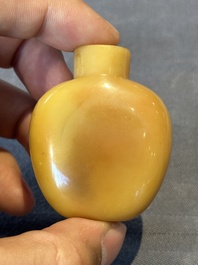 Four Chinese jade and hardstone snuff bottles, 19/20th C.