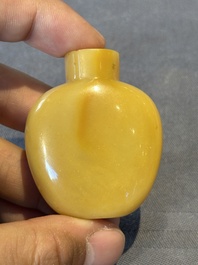 Four Chinese jade and hardstone snuff bottles, 19/20th C.